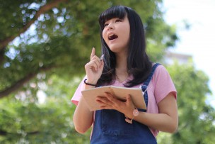 光インターネットの工事内容に納得の女性