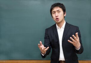 ソフトバンク光のセット割について熱弁する塾講師
