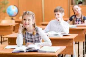 【基本】インターネット回線の種類と、おすすめサービスを勉強する子供たち