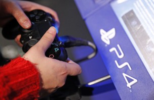 PS4でゲームをプレイ